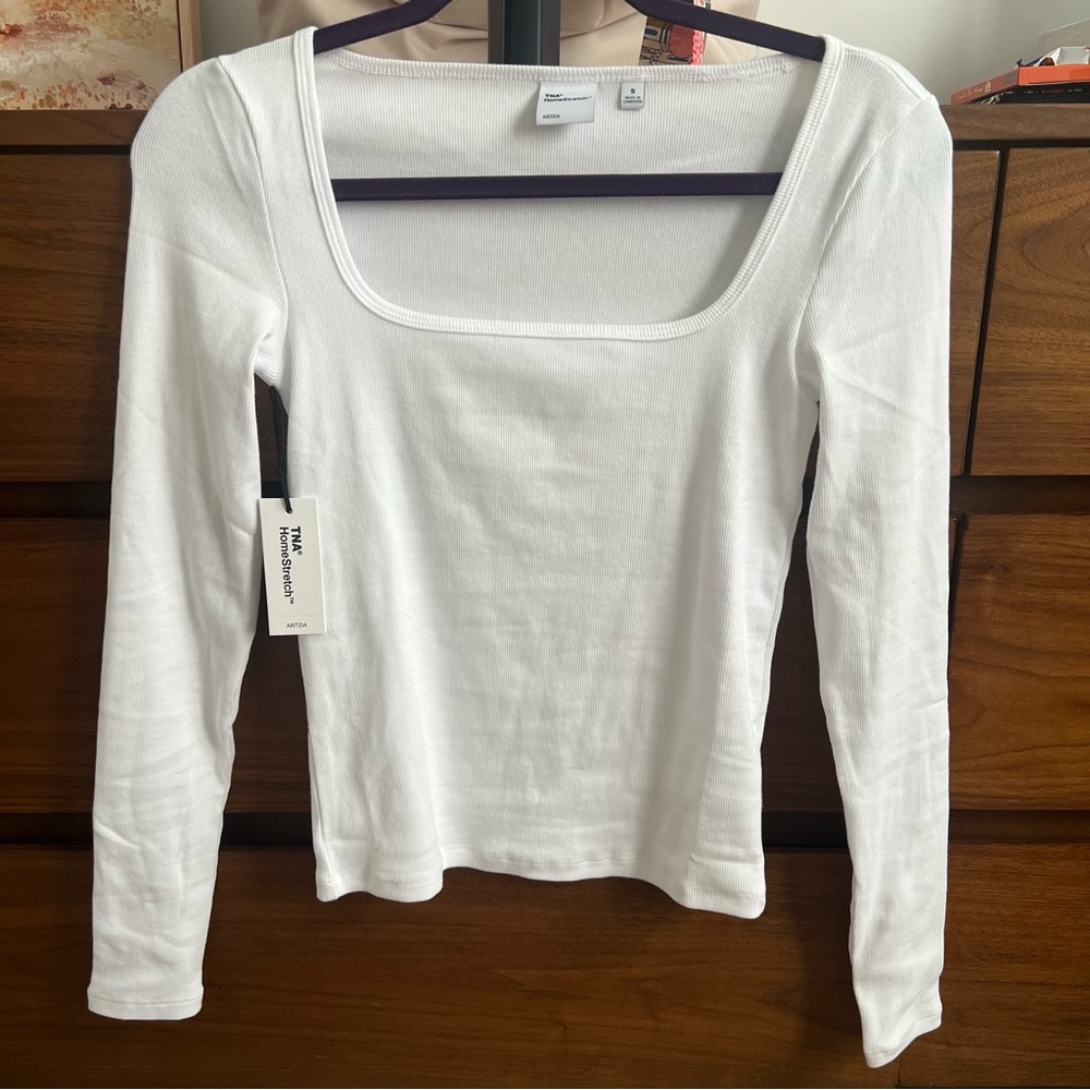 Aritzia homestretch scoop neck white long sleeve NWT